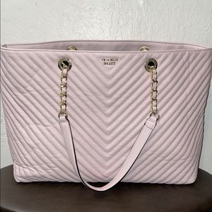 🌸VICTORIA’S SECRET🌸 Large V-Quilt Tote Bag